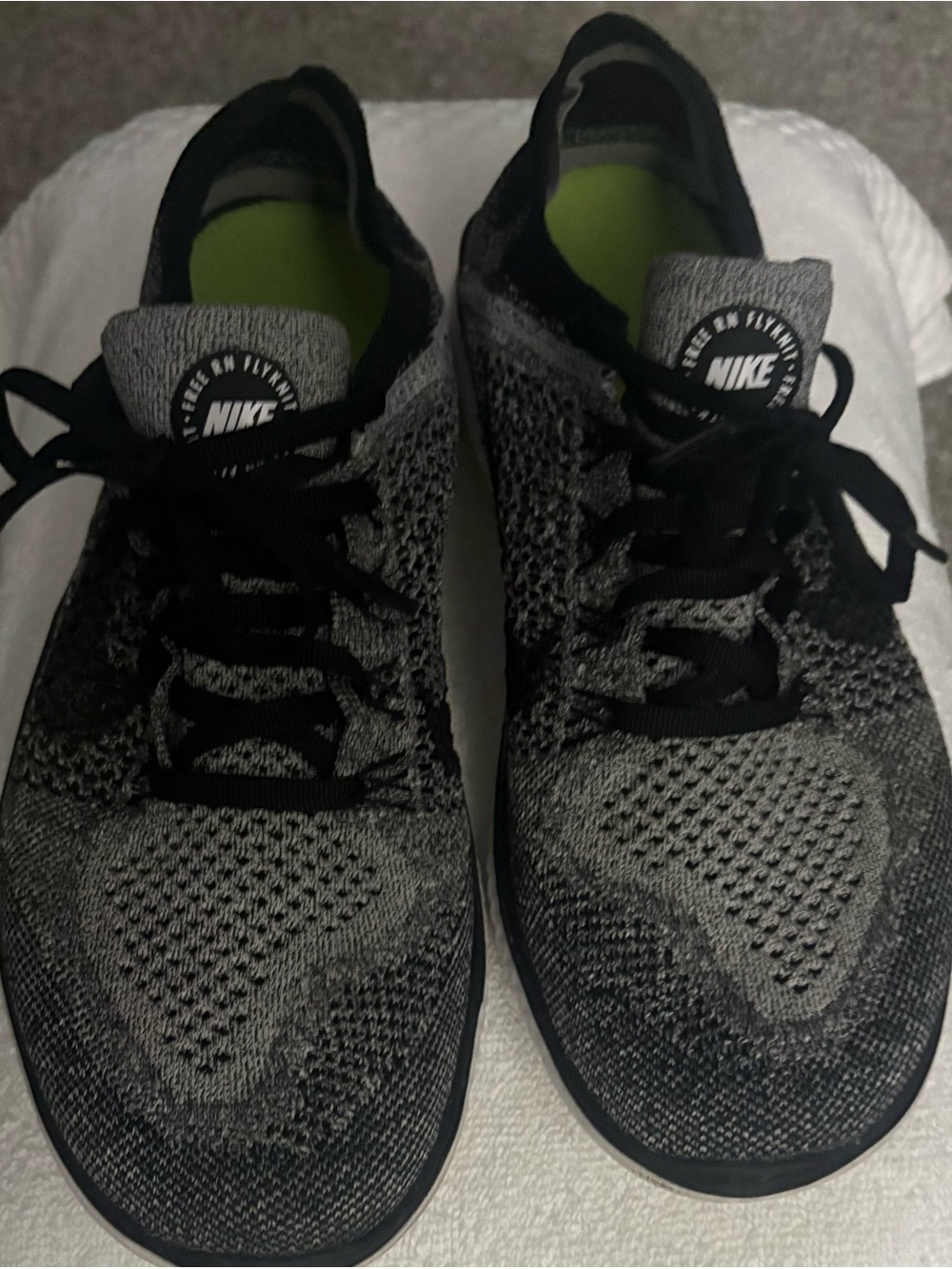 Nike Men’s Flyknit Sneakers in Black and Gray with Neon Green Insoles NO BOX